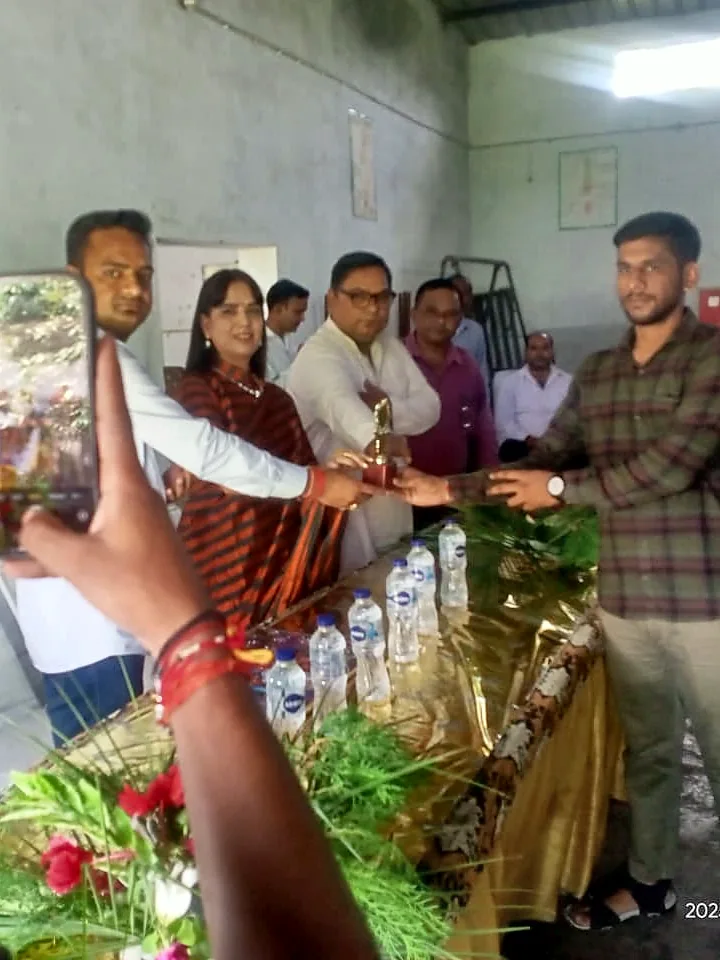 08-achievement-award